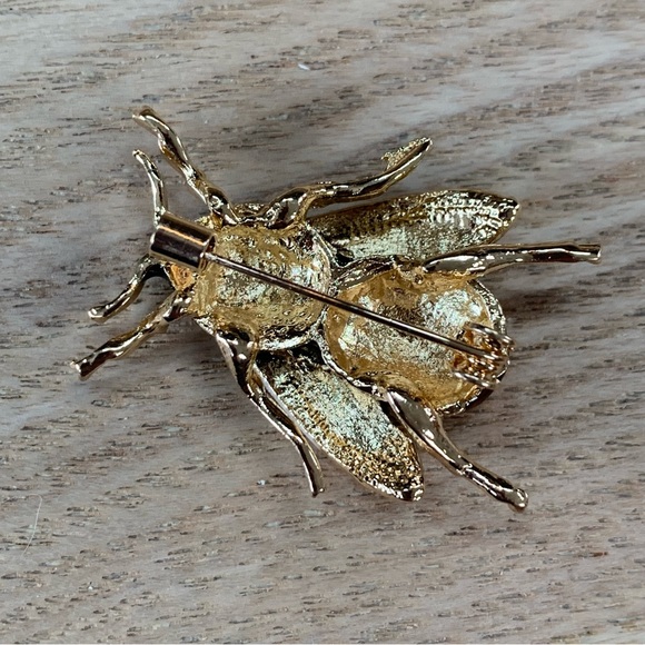 Adorable modern enamel painted gold tone metal Bee Bug Brooch Pin Spring Summer - Picture 5 of 6